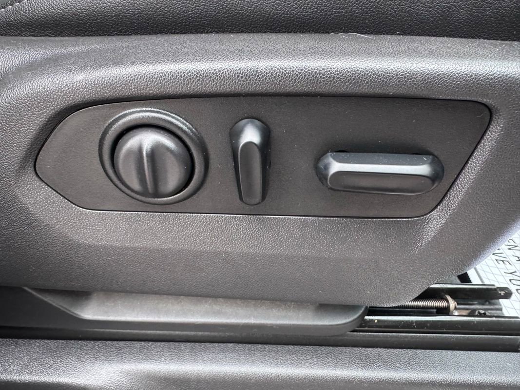 Used 2019 Chevrolet Silverado 1500 LTZ image 36