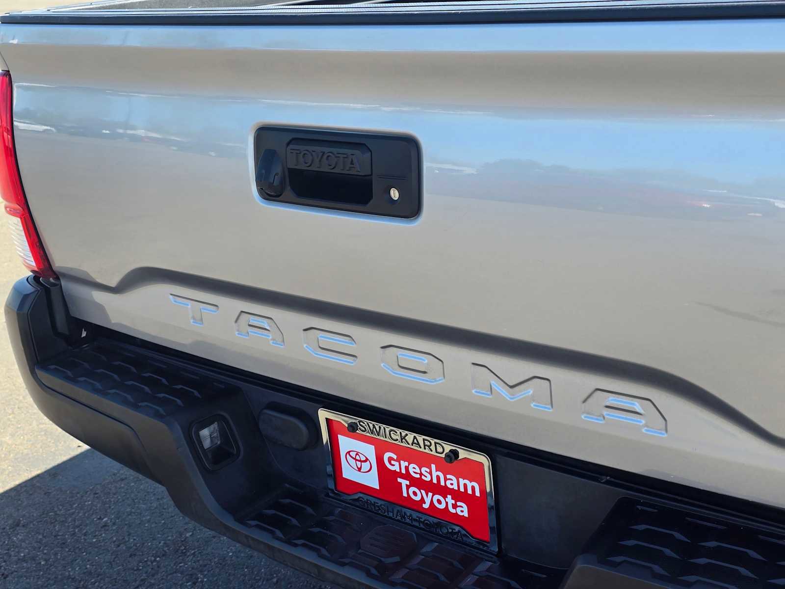 Used 2017 Toyota Tacoma SR RWD image 16