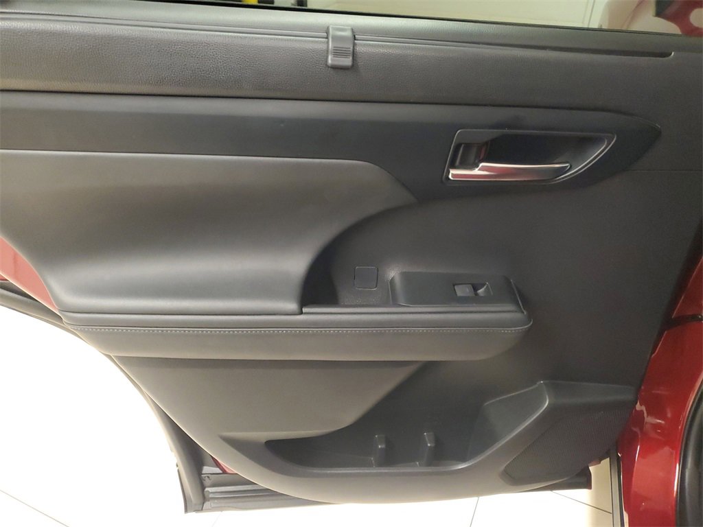 Used 2022 Toyota Highlander XSE image 15