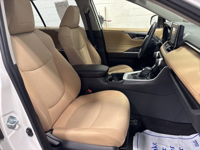 Used 2020 Toyota RAV4 XLE w/ Convenience Package AWD/4WD image 12
