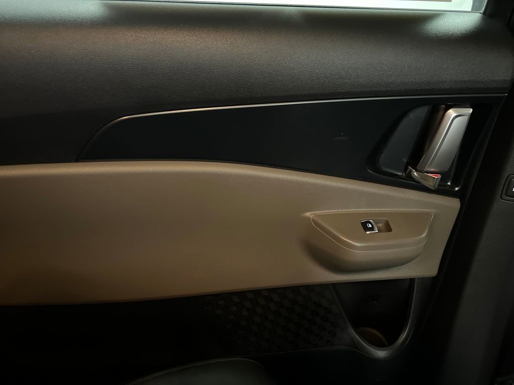 Used 2025 Kia Carnival image 16
