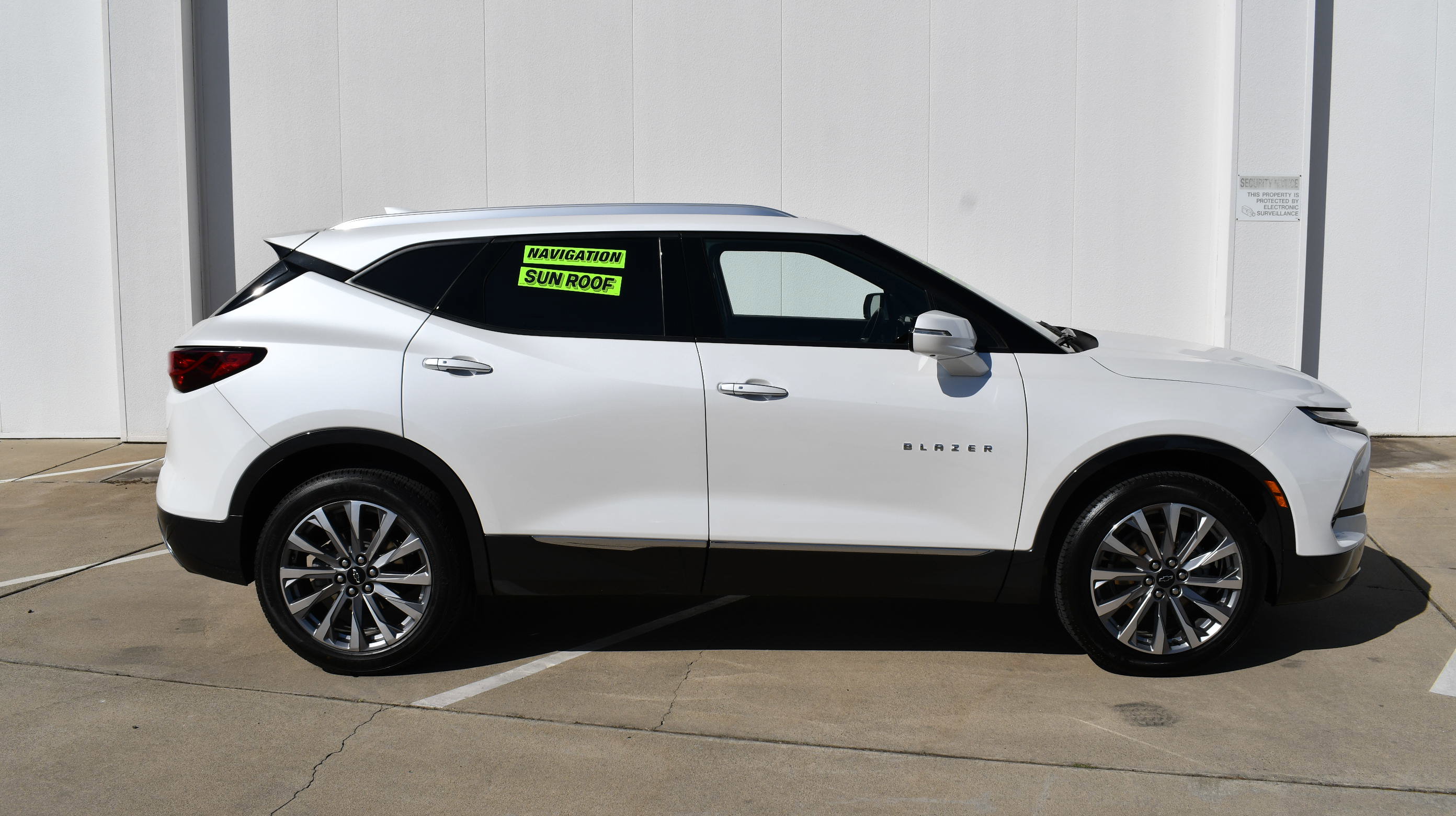 Used 2023 Chevrolet Blazer Premier w/ Driver Confidence II Package FWD image 4