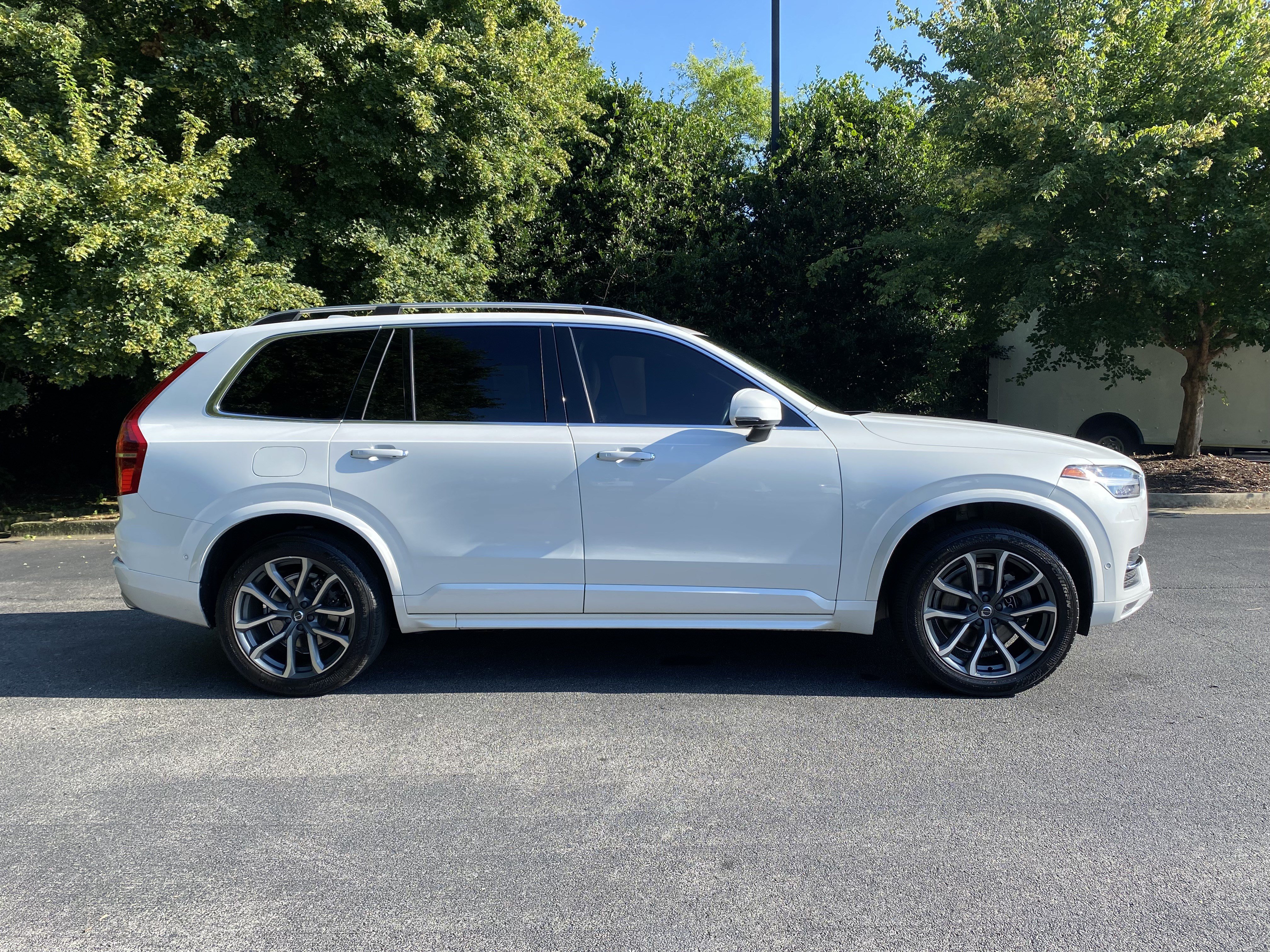 Used 2018 Volvo XC90 T6 Momentum w/ Convenience Package AWD/4WD image 10