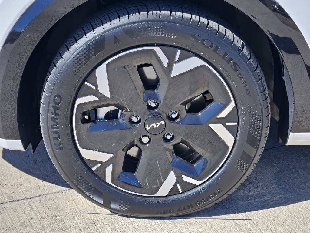 Certified 2024 Kia Niro Wave FWD image 11