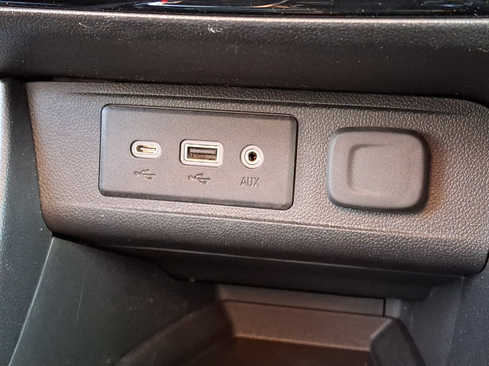 Certified 2023 Buick Encore GX Preferred w/ Cold Weather Comfort Package FWD image 27