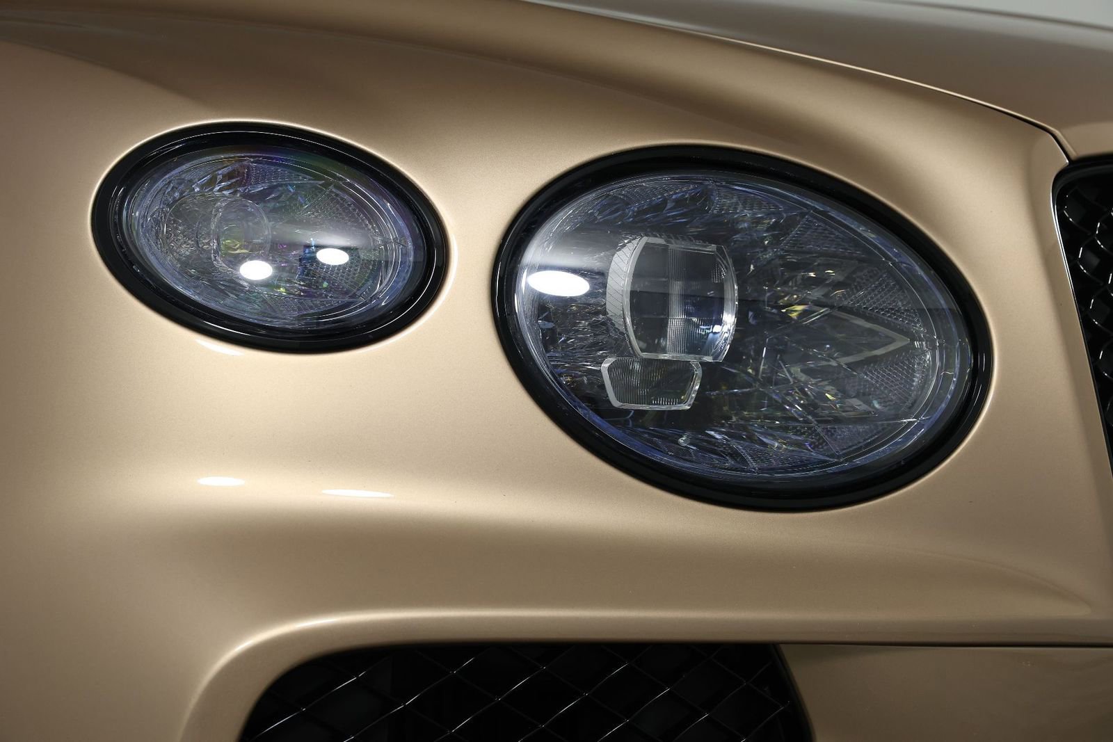 Used 2023 Bentley Bentayga image 13