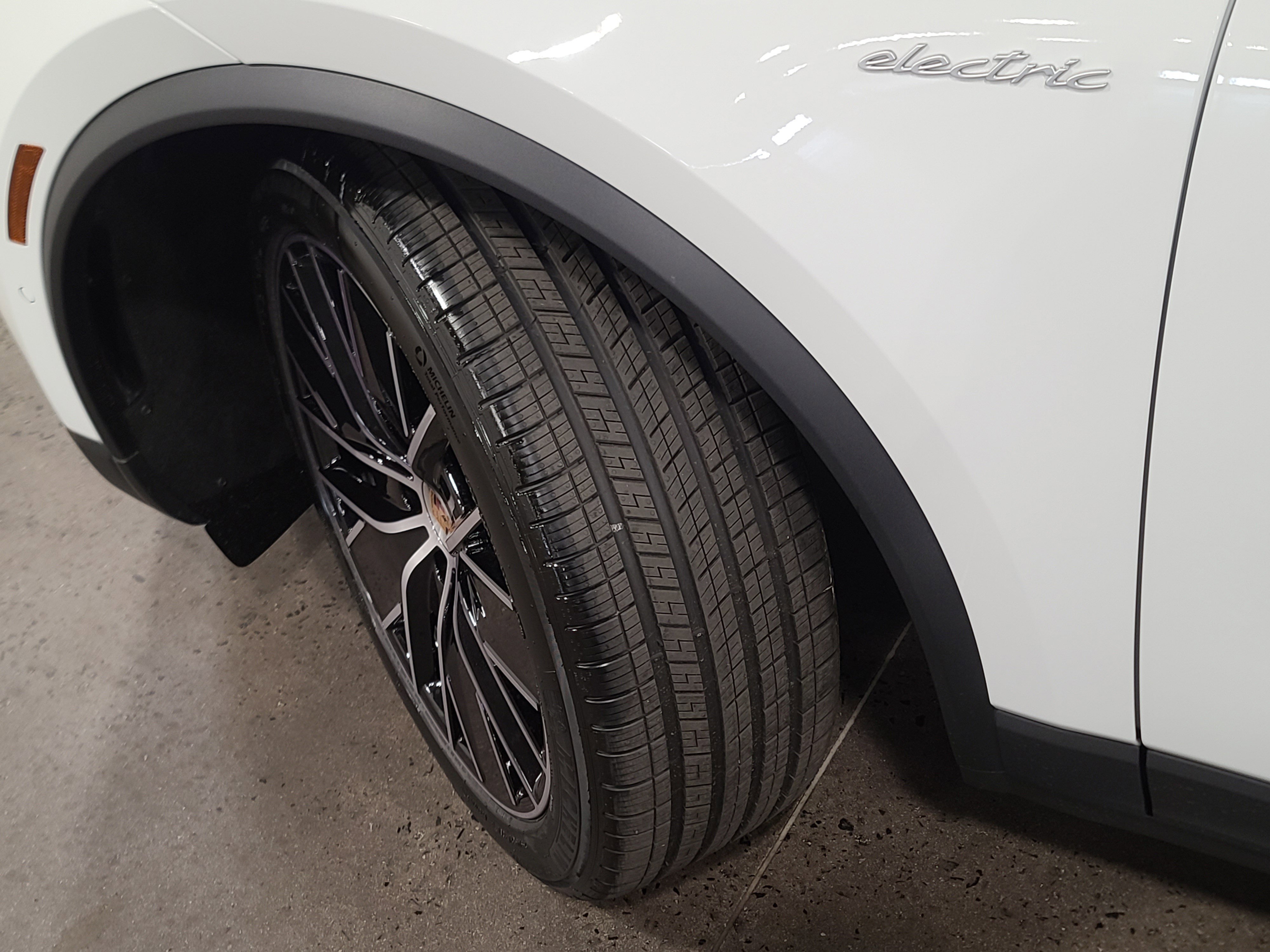 New 2026 Porsche Macan Electric RWD image 33