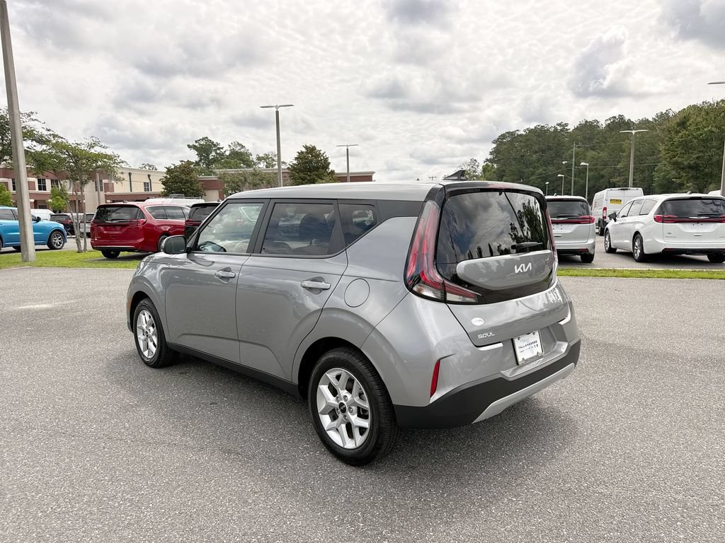 Used 2024 Kia Soul LX w/ Option Group 015 FWD image 7