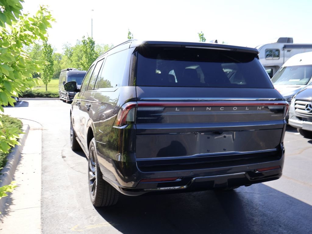 Used 2025 Lincoln Navigator Reserve w/ Jet Appearance Package AWD/4WD image 9