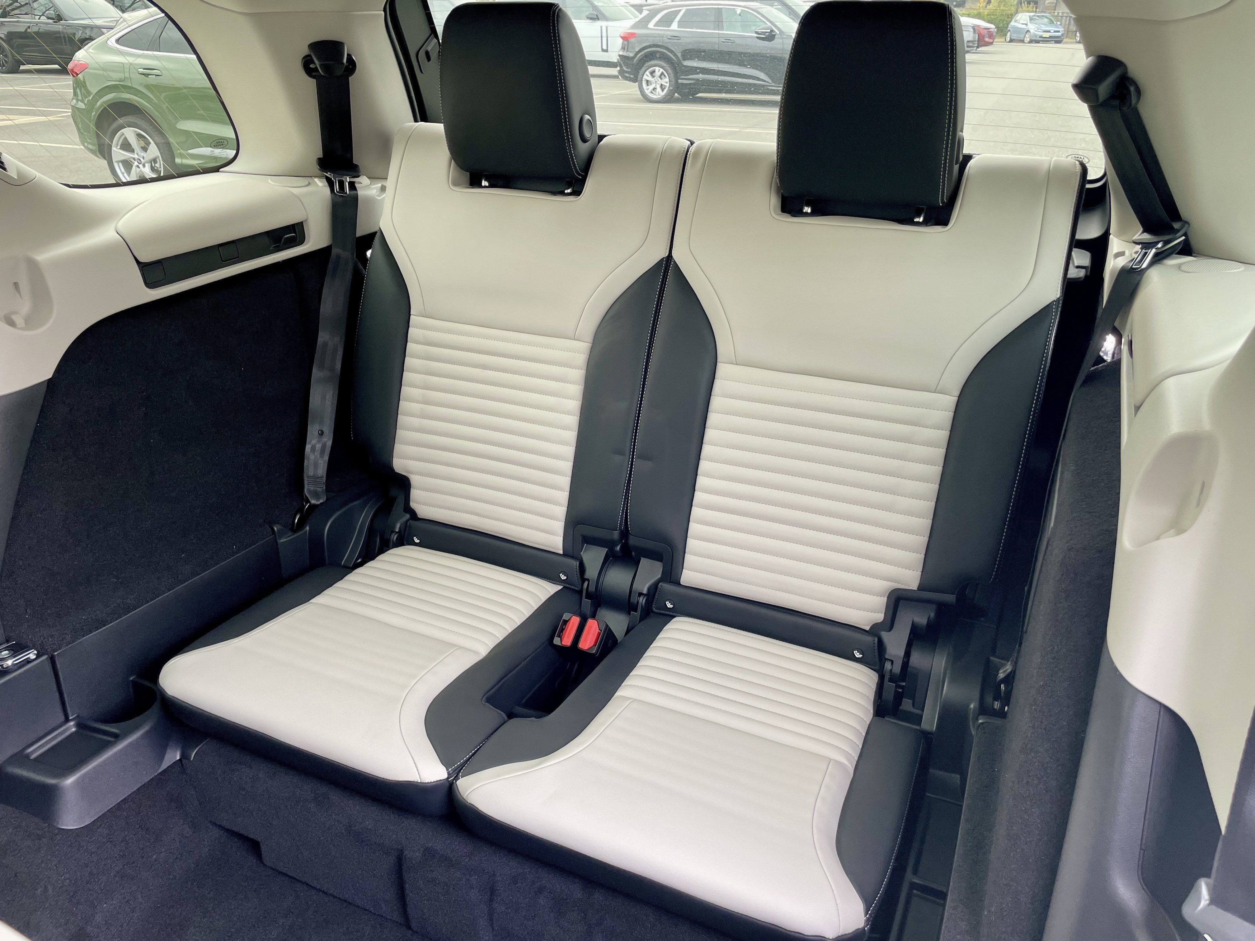 New 2026 Land Rover Discovery Dynamic SE AWD/4WD image 33