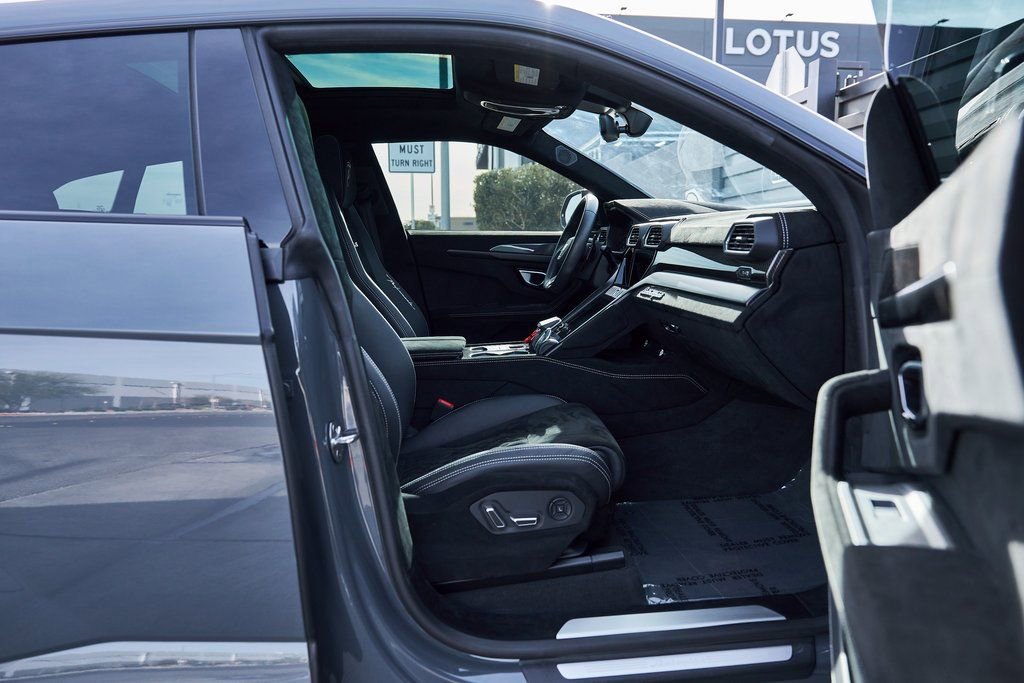 Used 2024 Lamborghini Urus Performante image 29