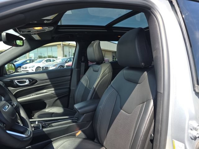Used 2024 Jeep Compass Limited w/ Driver Assist Group I AWD/4WD image 15