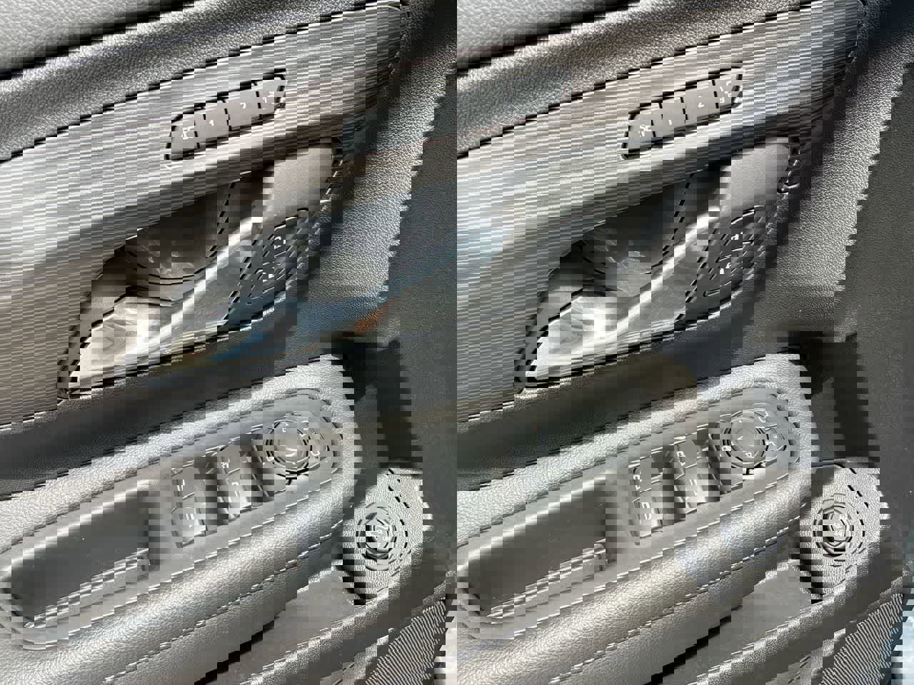 Used 2023 GMC Terrain SLT image 22