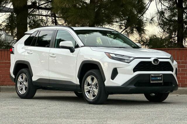 Used 2022 Toyota RAV4 XLE image 2