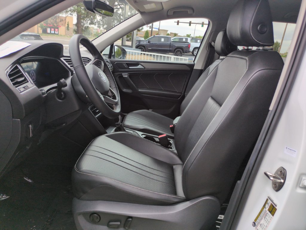 Used 2023 Volkswagen Tiguan SE FWD image 9