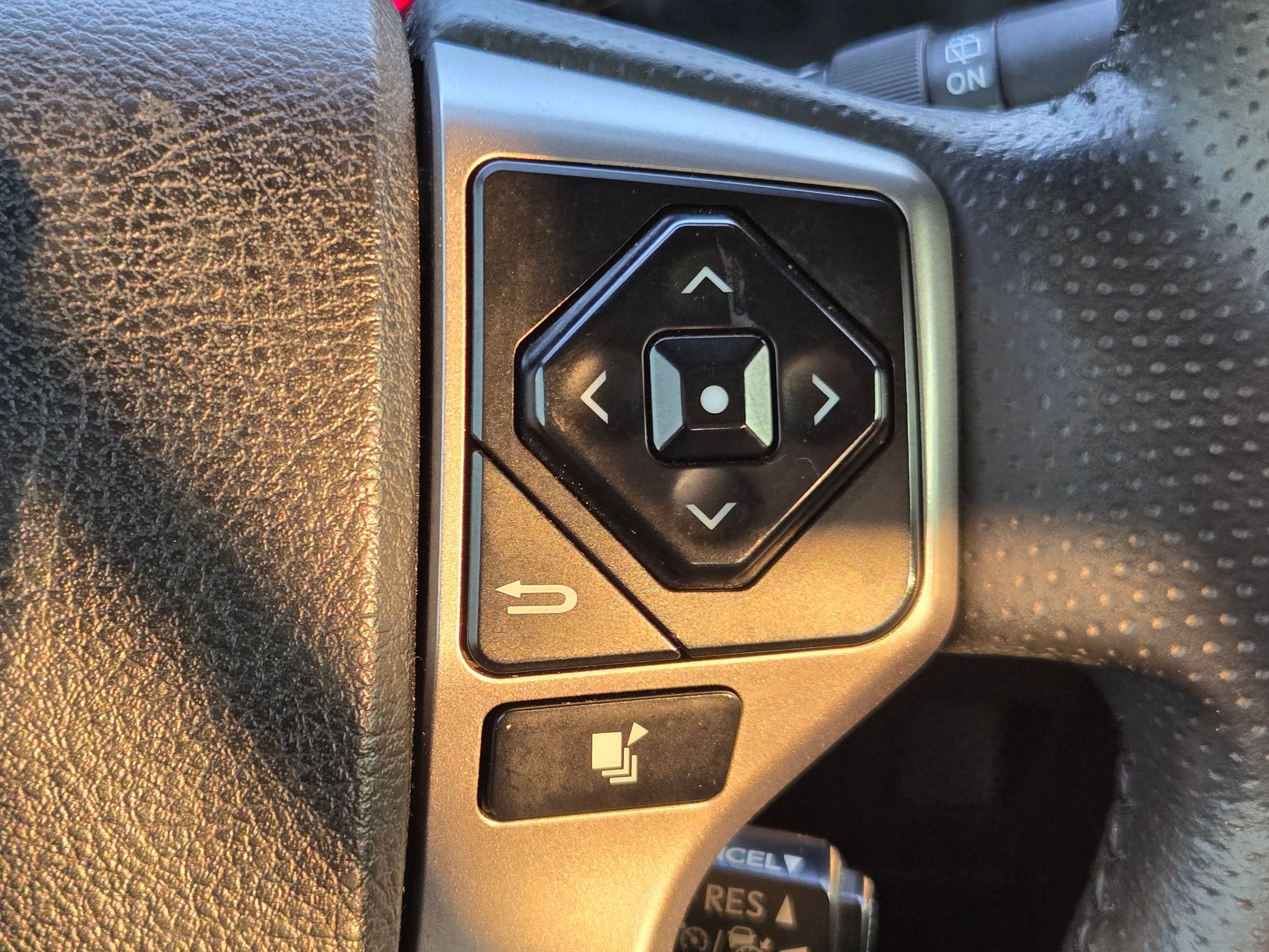 Used 2020 Toyota 4Runner SR5 Premium w/ Moonroof Package RWD image 29
