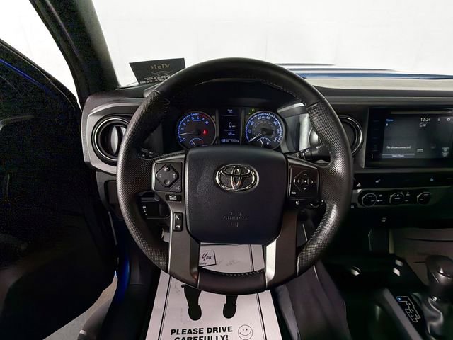 Used 2016 Toyota Tacoma TRD Sport AWD/4WD image 11