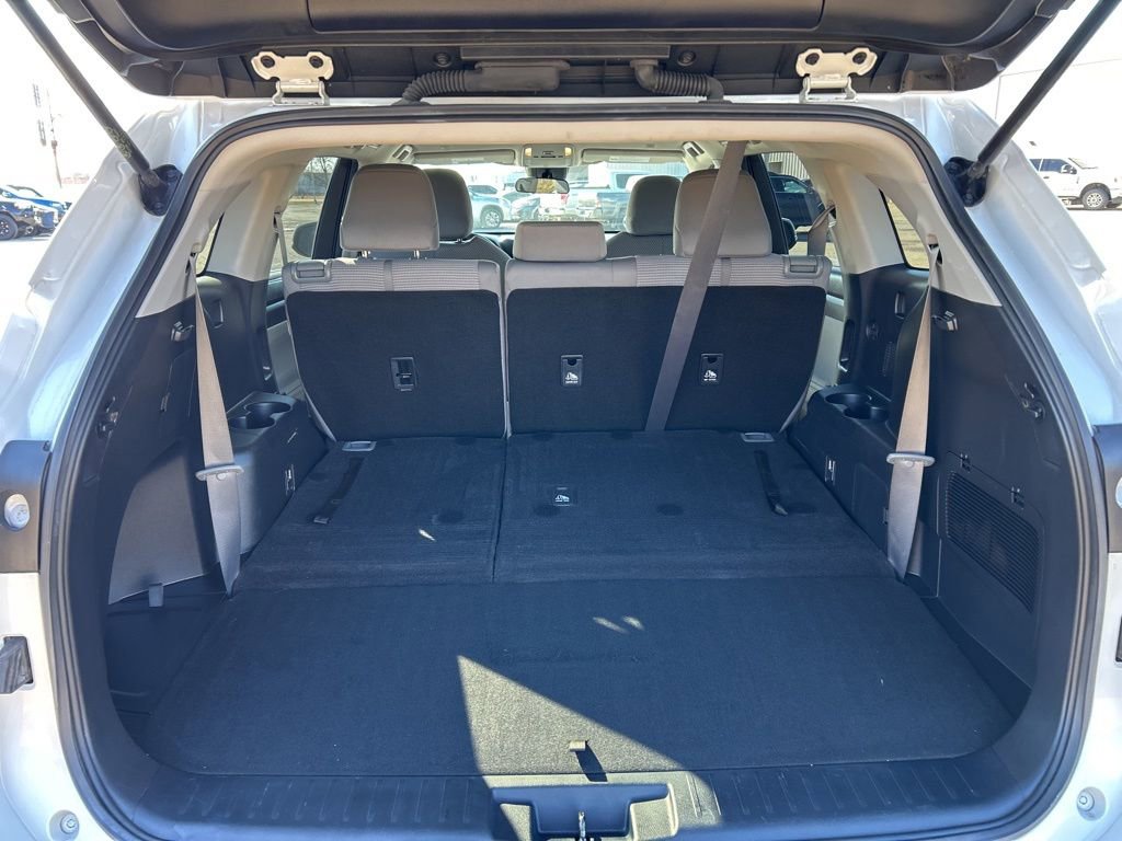 Used 2023 Toyota Highlander L image 26