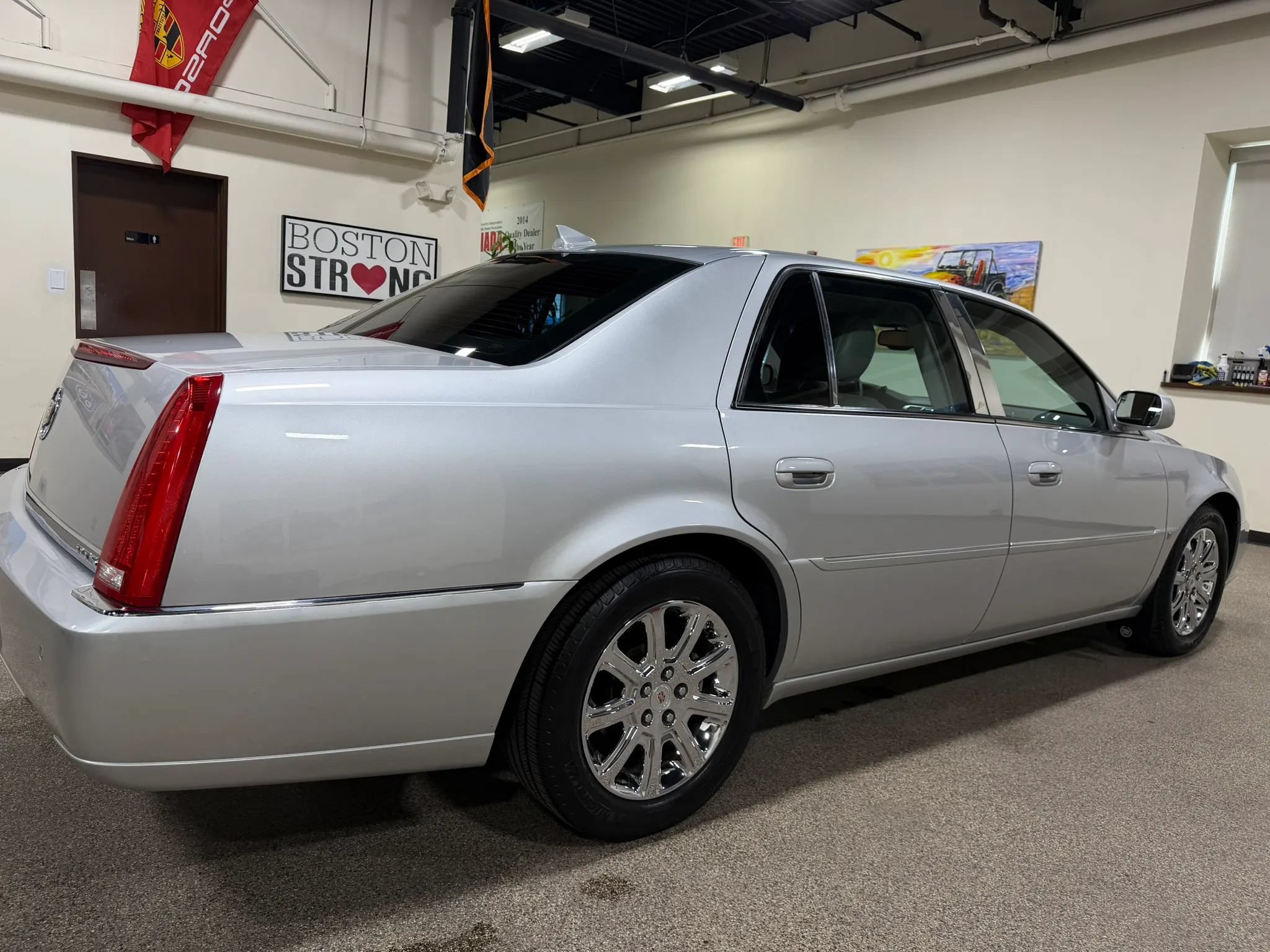 Used 2009 Cadillac DTS w/ Trunk Convenience Package FWD image 16