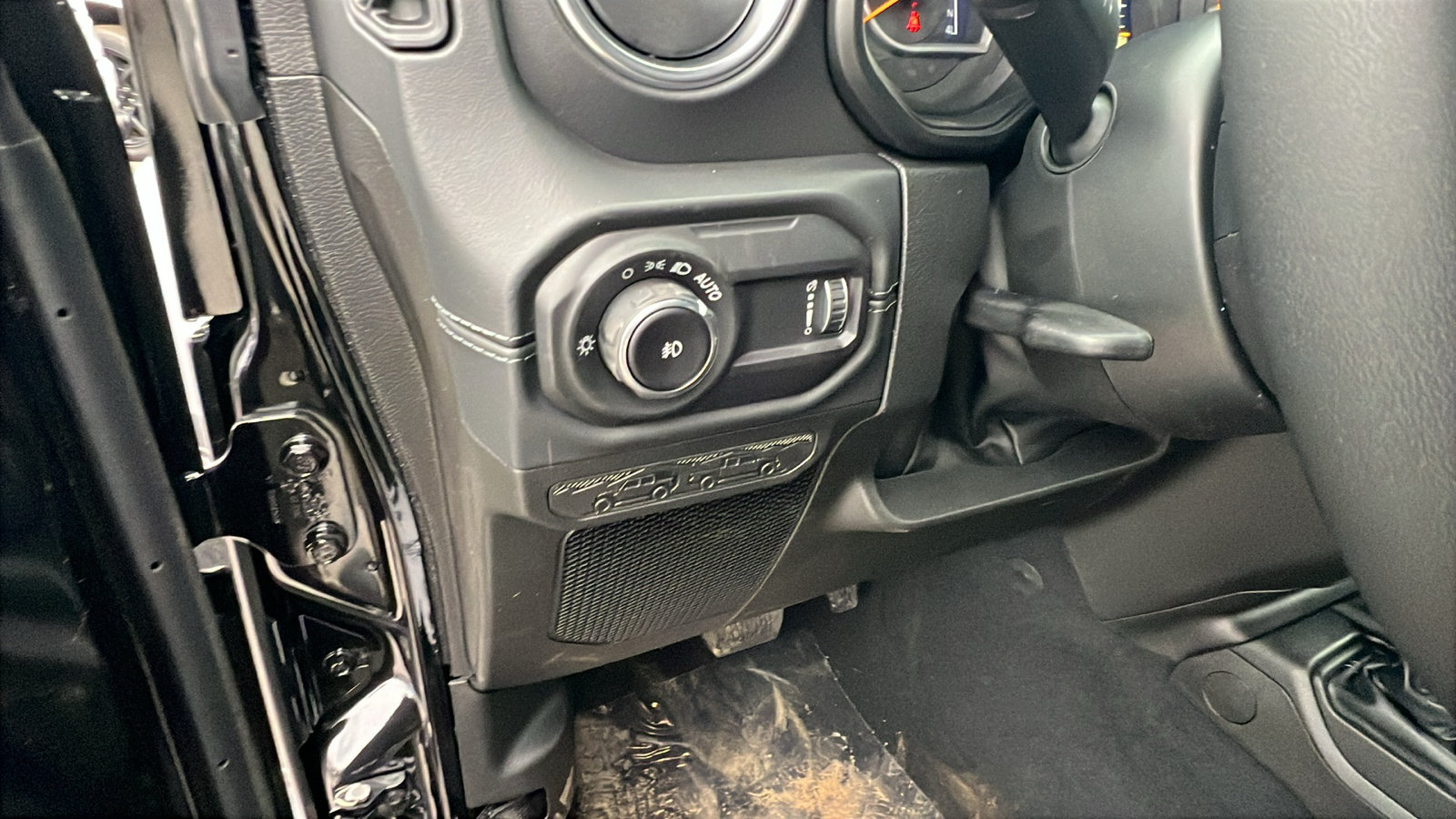 New 2026 Jeep Wrangler Unlimited Sahara AWD/4WD image 22