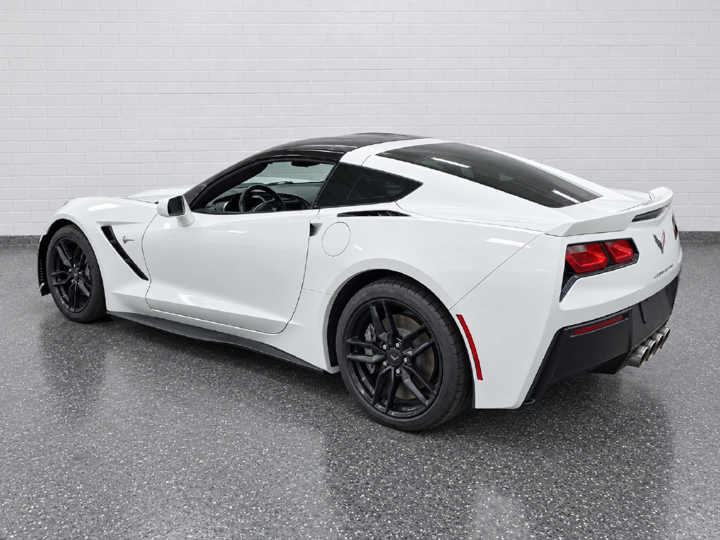 Used 2016 Chevrolet Corvette Stingray Coupe RWD image 2