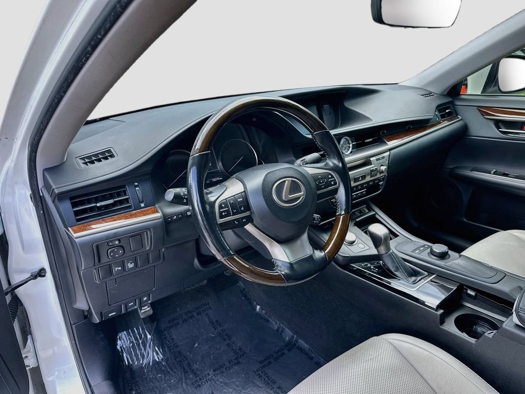 Used 2016 Lexus ES 350 w/ Premium Package w/Wood Trim FWD image 9