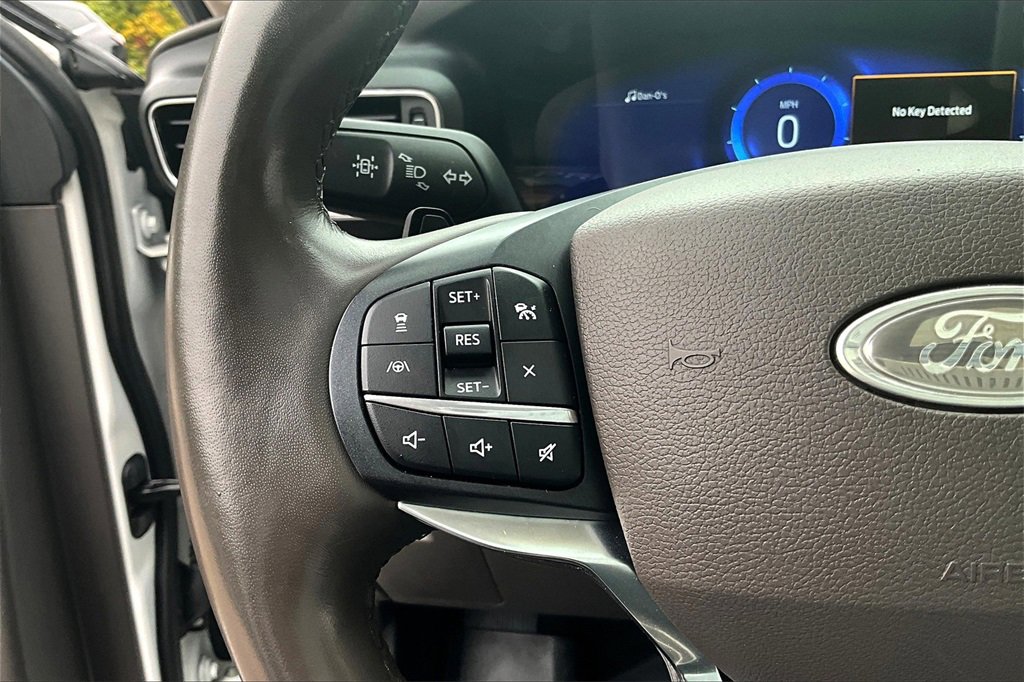 Used 2020 Ford Explorer Platinum w/ Premium Technology Package image 11