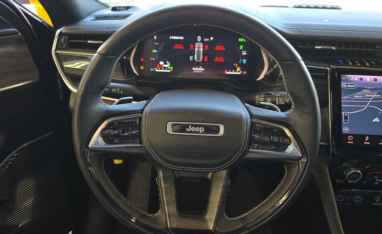 Used 2022 Jeep Grand Cherokee Overland w/ Advanced Protech Group III image 8