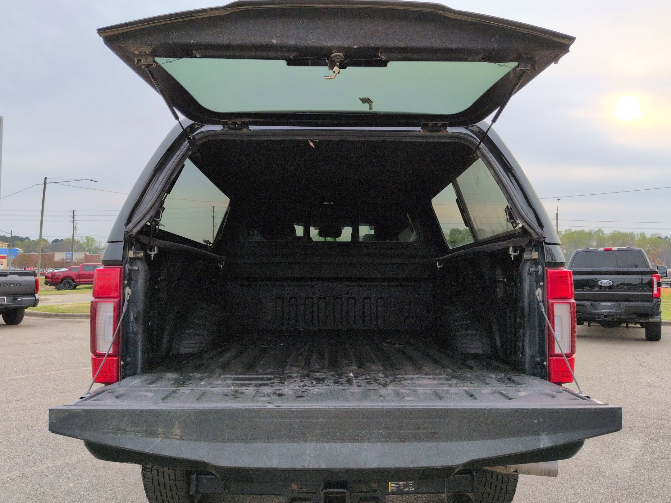 Certified 2022 Ford F350 Lariat w/ Black Appearance Package image 30