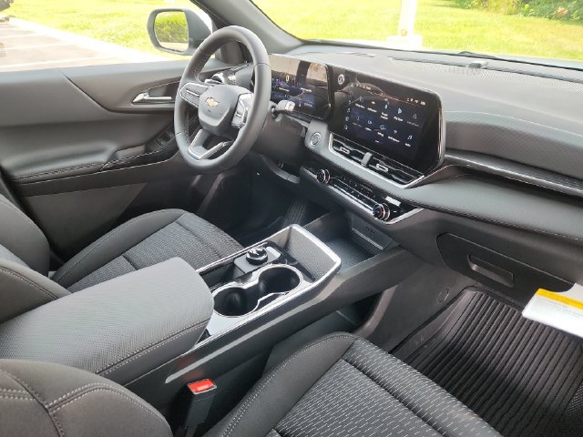 New 2027 Chevrolet Equinox LT w/ LPO, Floor Liner Package FWD image 19