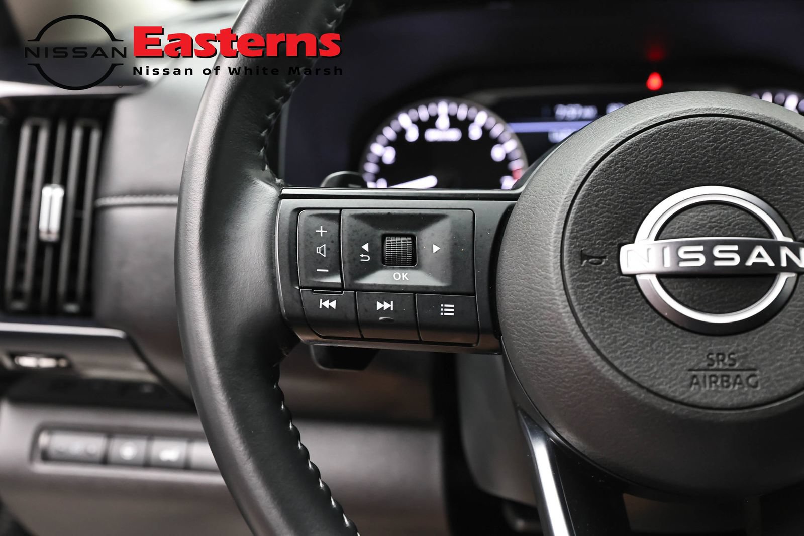 Used 2025 Nissan Pathfinder SV FWD image 15