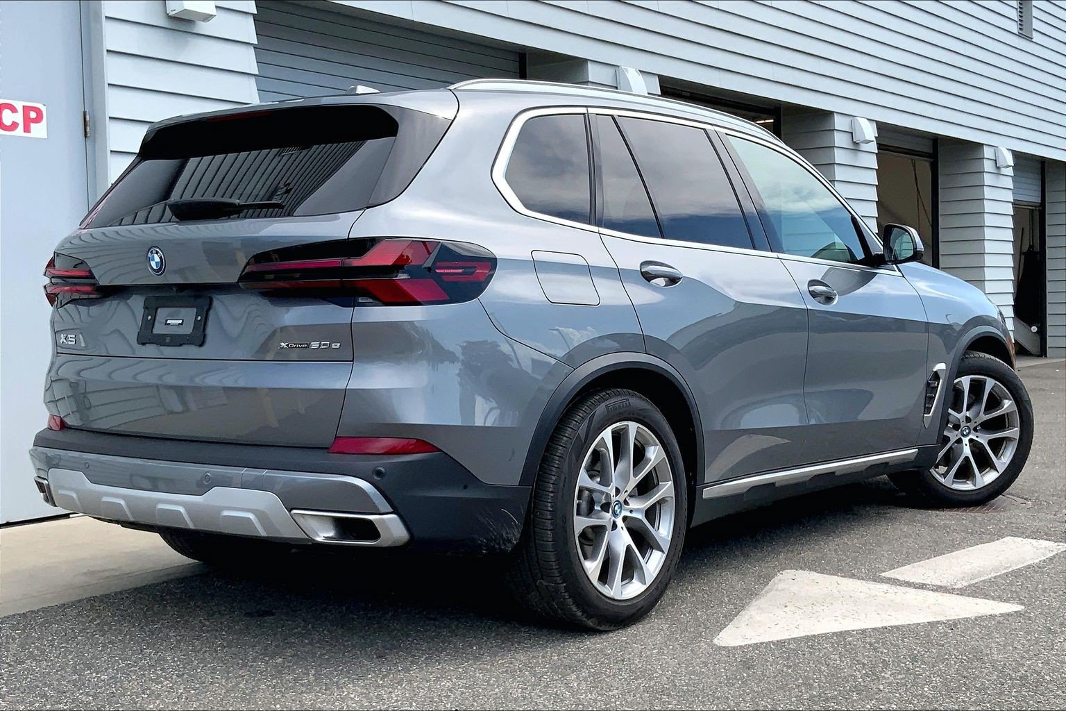 Used 2024 BMW X5 xDrive50e w/ Premium Package AWD/4WD image 7
