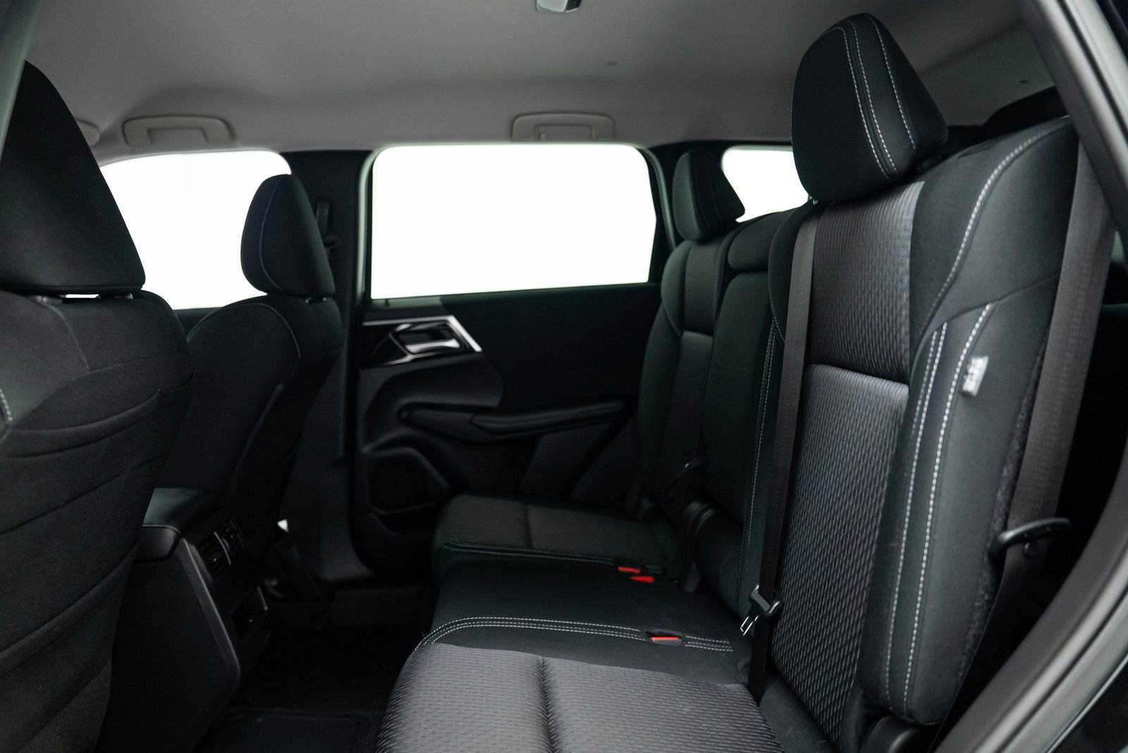 New 2026 Mitsubishi Outlander ES image 17