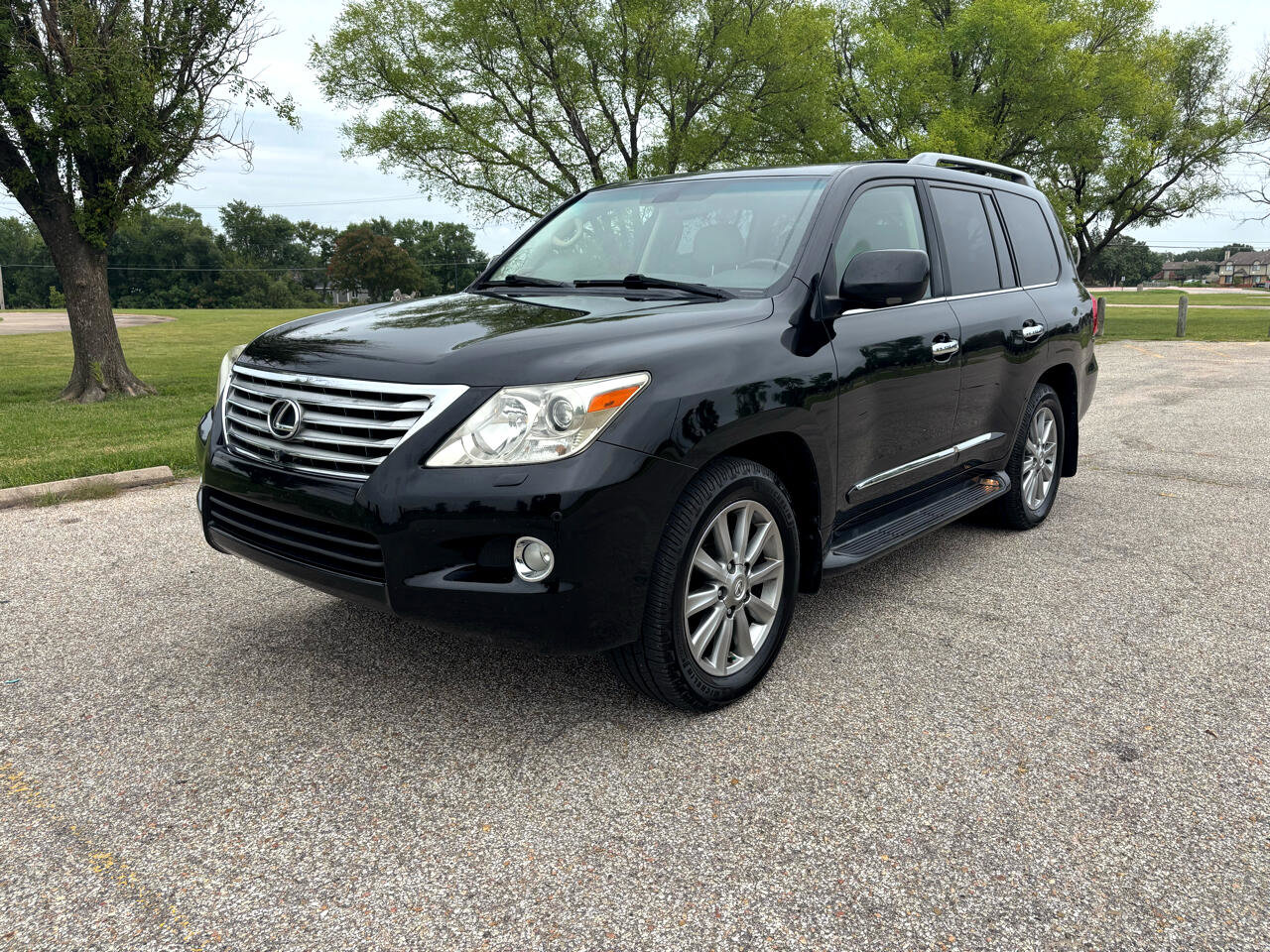 Used 2009 Lexus LX 570 4WD image 3