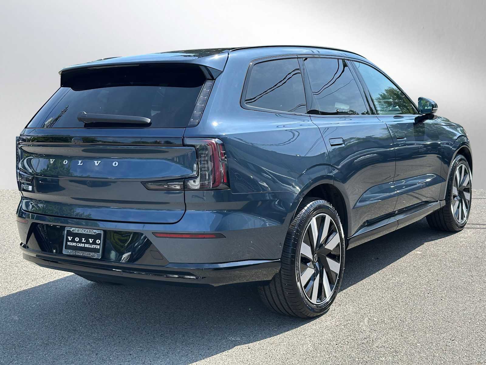 Used 2025 Volvo EX90 Ultra AWD/4WD image 3