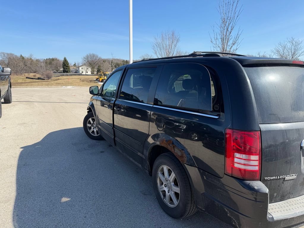 Used 2008 Chrysler Town & Country Touring FWD image 10