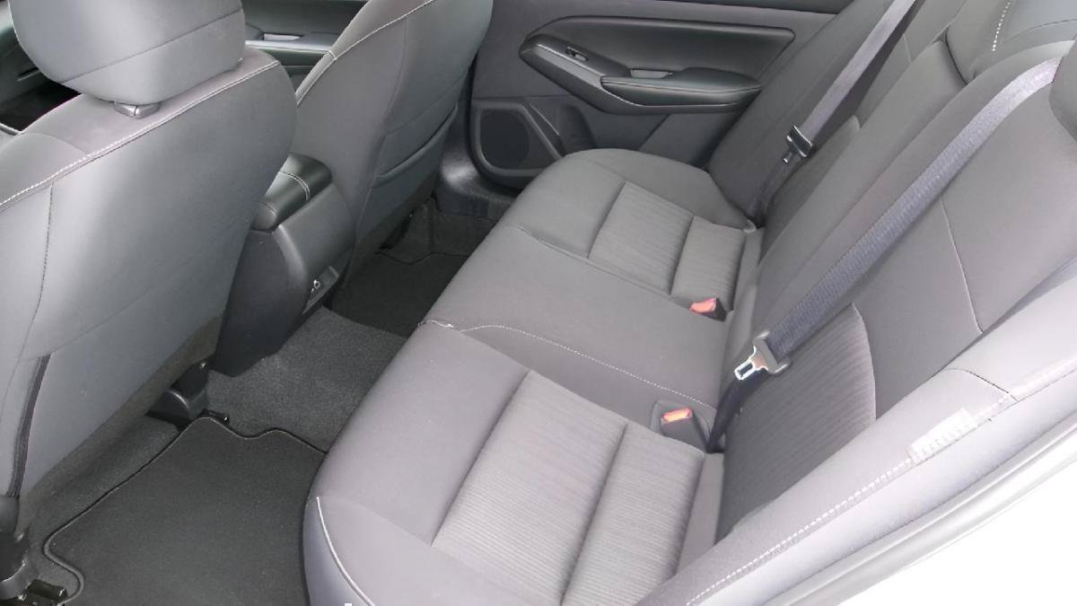Used 2025 Nissan Altima 2.5 SV FWD image 9