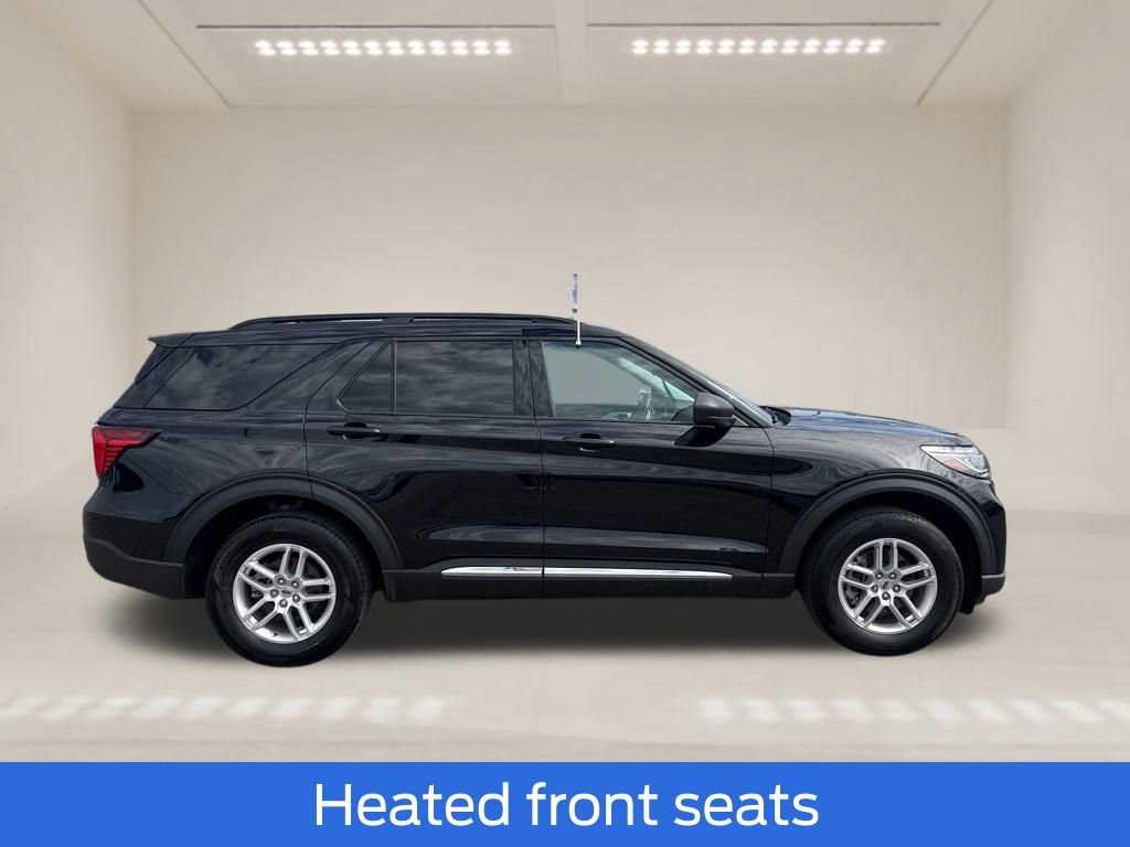 Used 2025 Ford Explorer Active AWD/4WD image 9