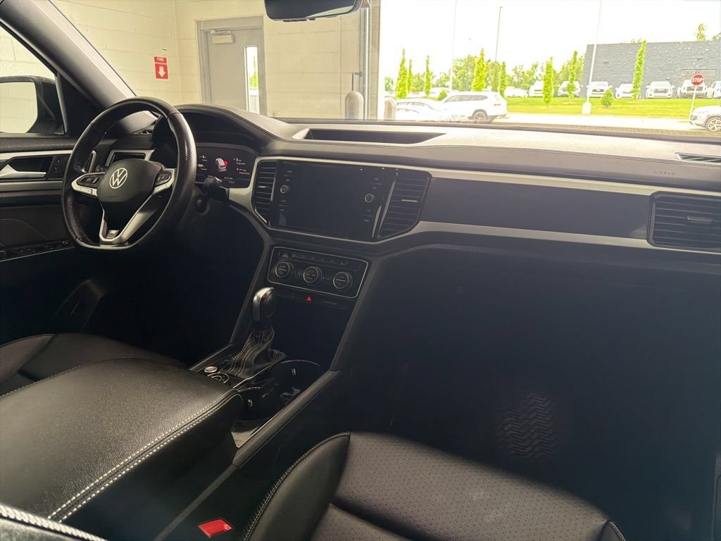 Certified 2023 Volkswagen Atlas Cross Sport SEL R-Line AWD/4WD image 40