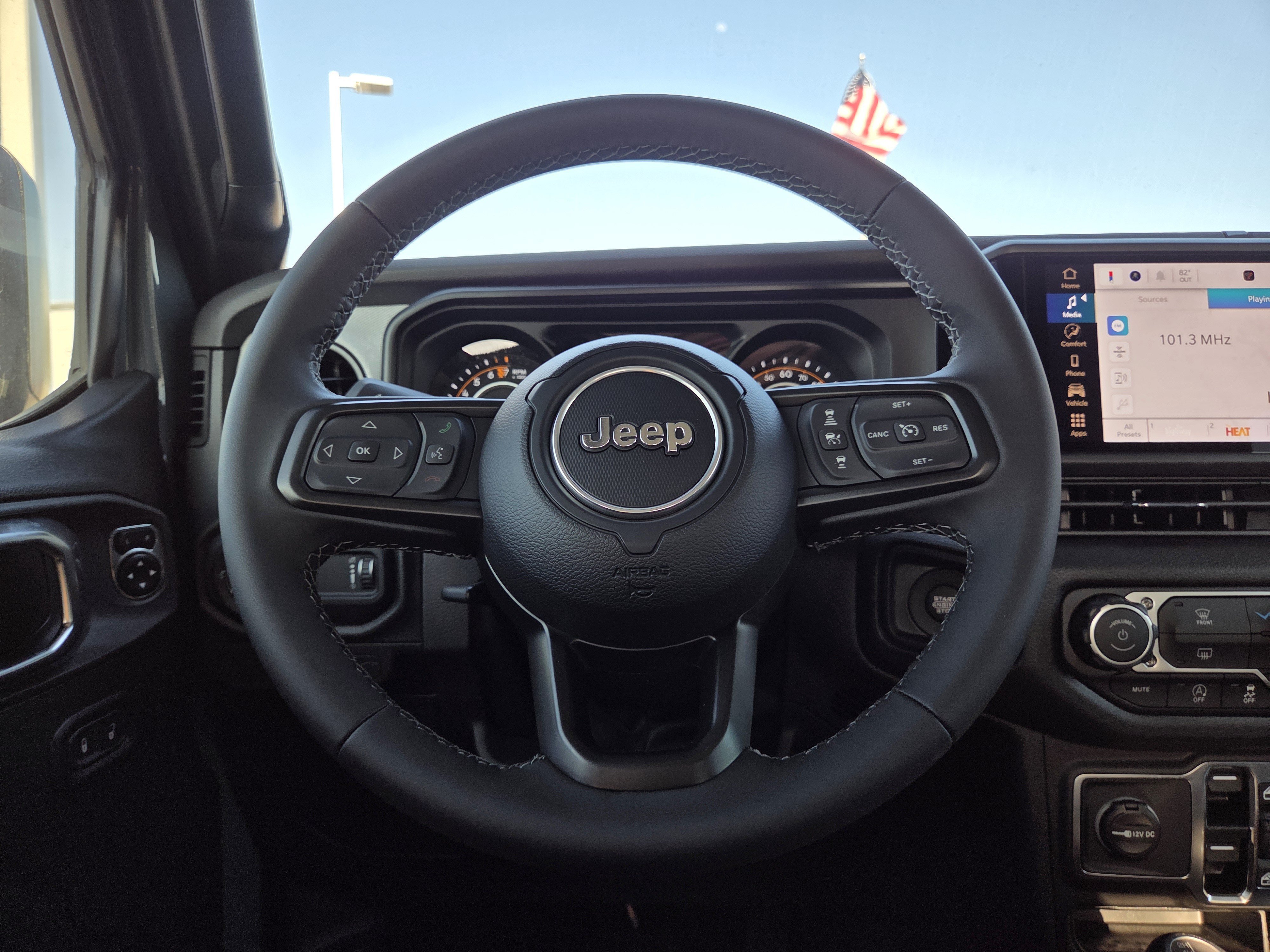 Used 2025 Jeep Gladiator Sport AWD/4WD image 38