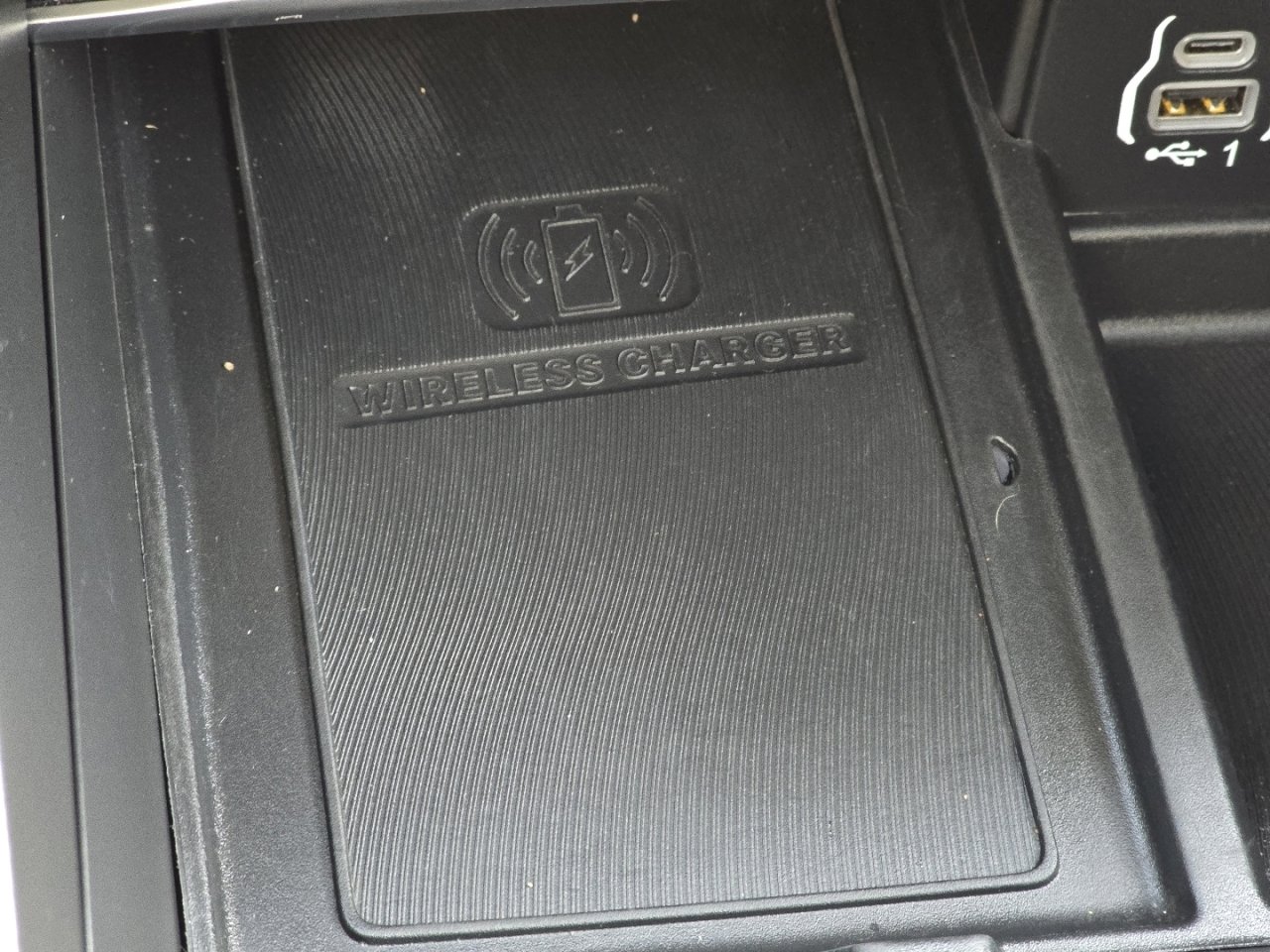 Used 2022 Chrysler Pacifica Limited w/ Uconnect Theater Family Group image 10