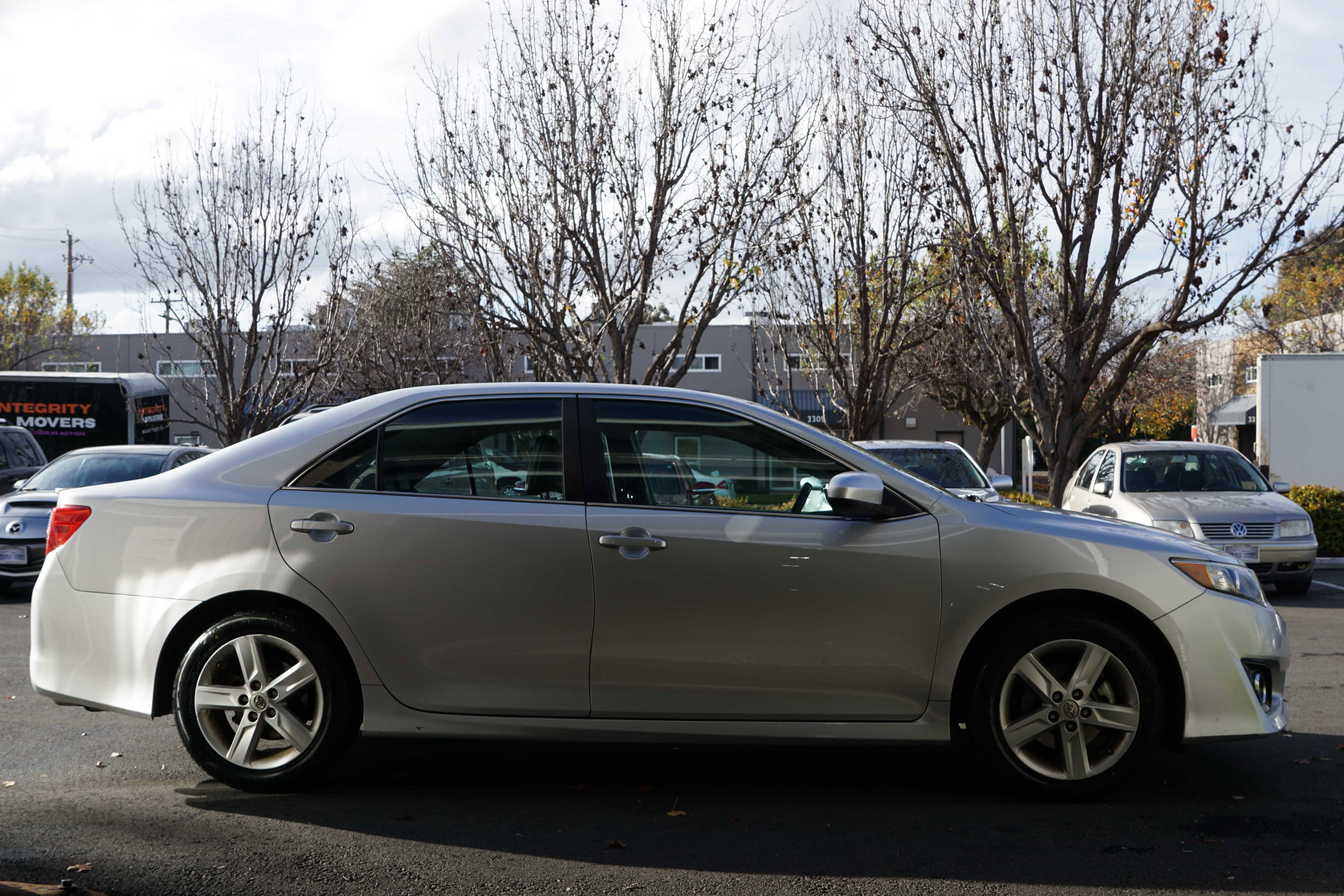 Used 2014 Toyota Camry SE image 10