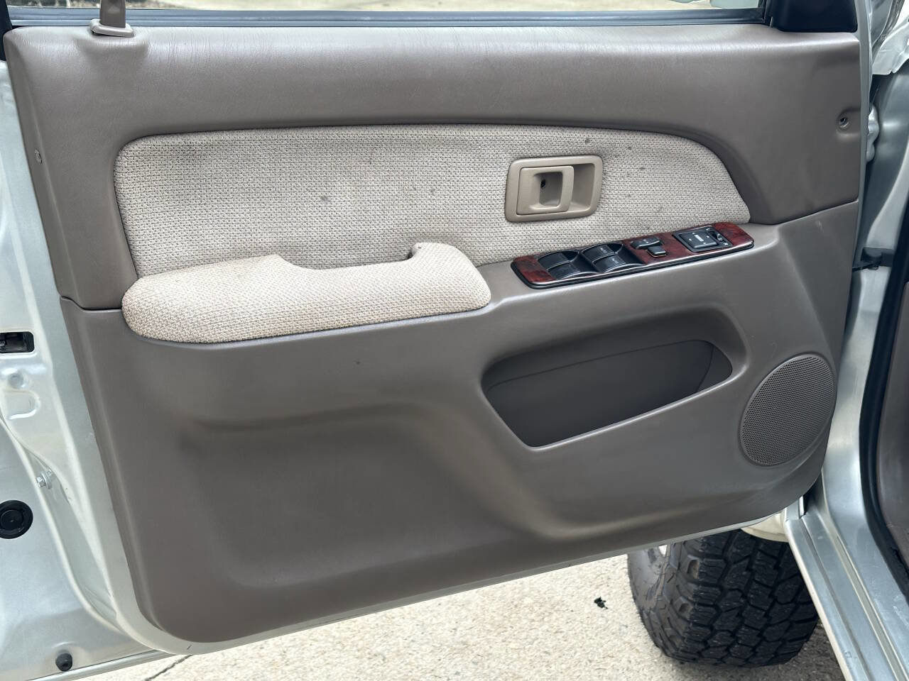 Used 2000 Toyota 4Runner Limited image 39