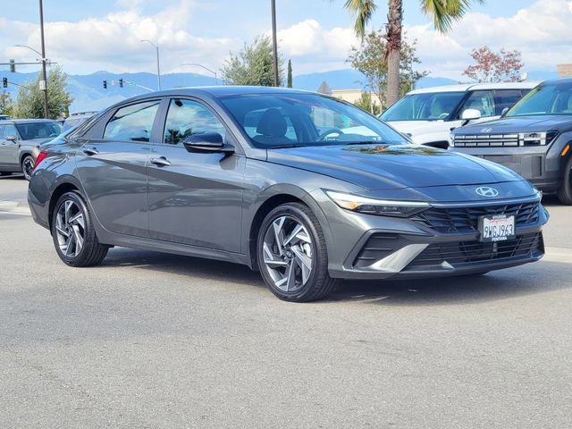 Used 2025 Hyundai Elantra SEL FWD image 35