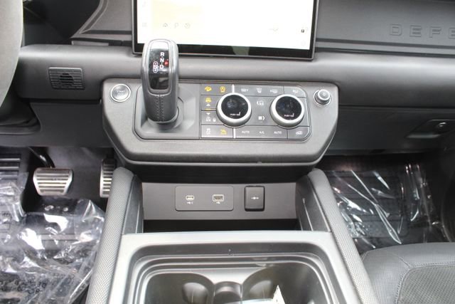 Used 2022 Land Rover Defender 110 V8 image 14