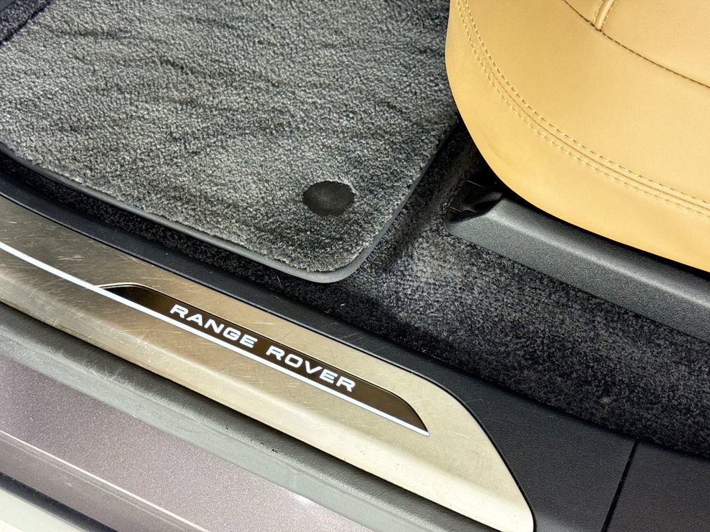 Used 2023 Land Rover Range Rover Long Wheelbase SE image 18