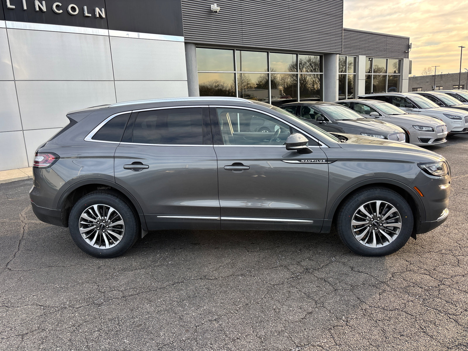 Used 2022 Lincoln Nautilus AWD w/ Premium Package image 8