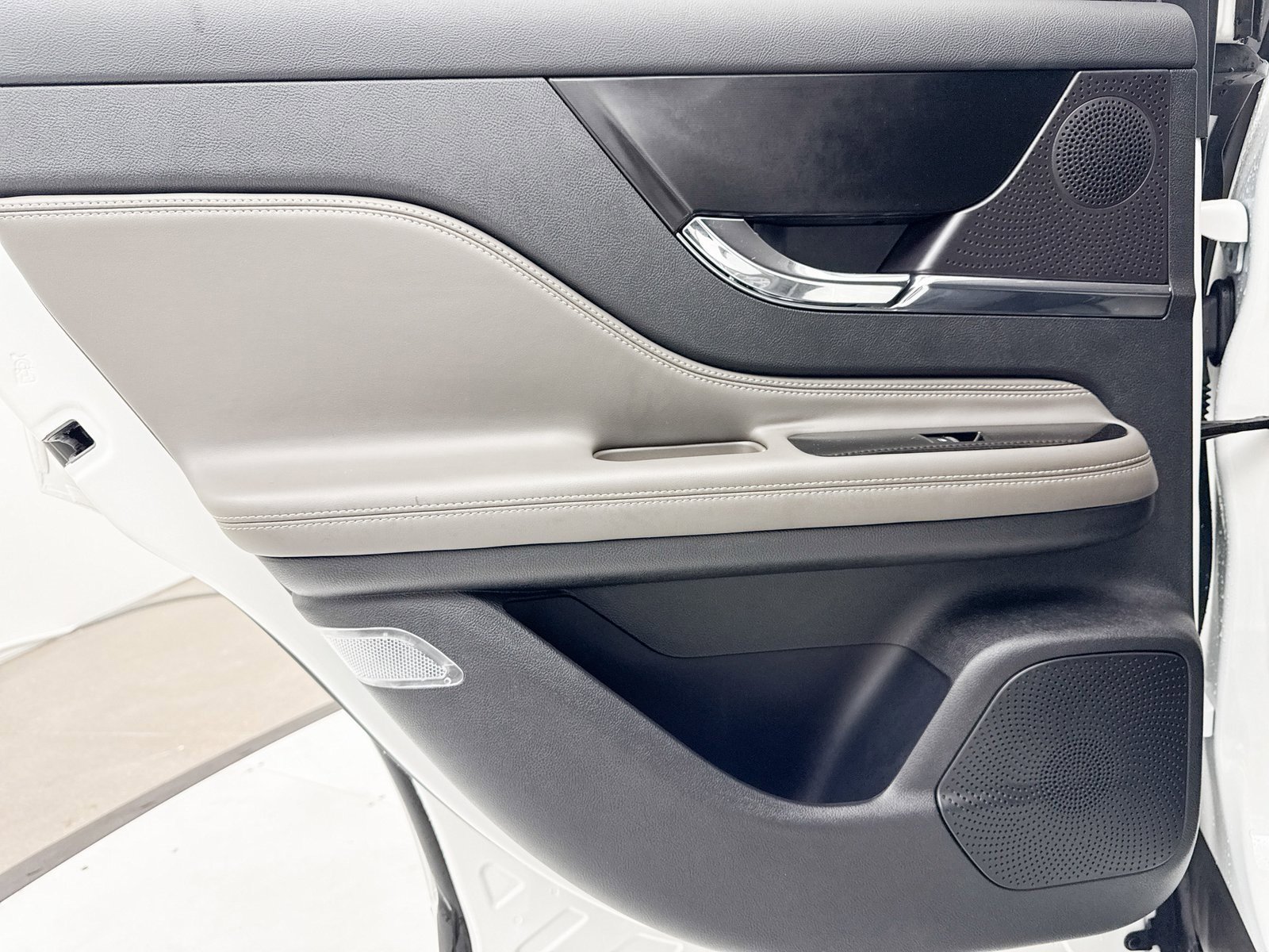 Used 2024 Lincoln Corsair FWD image 35