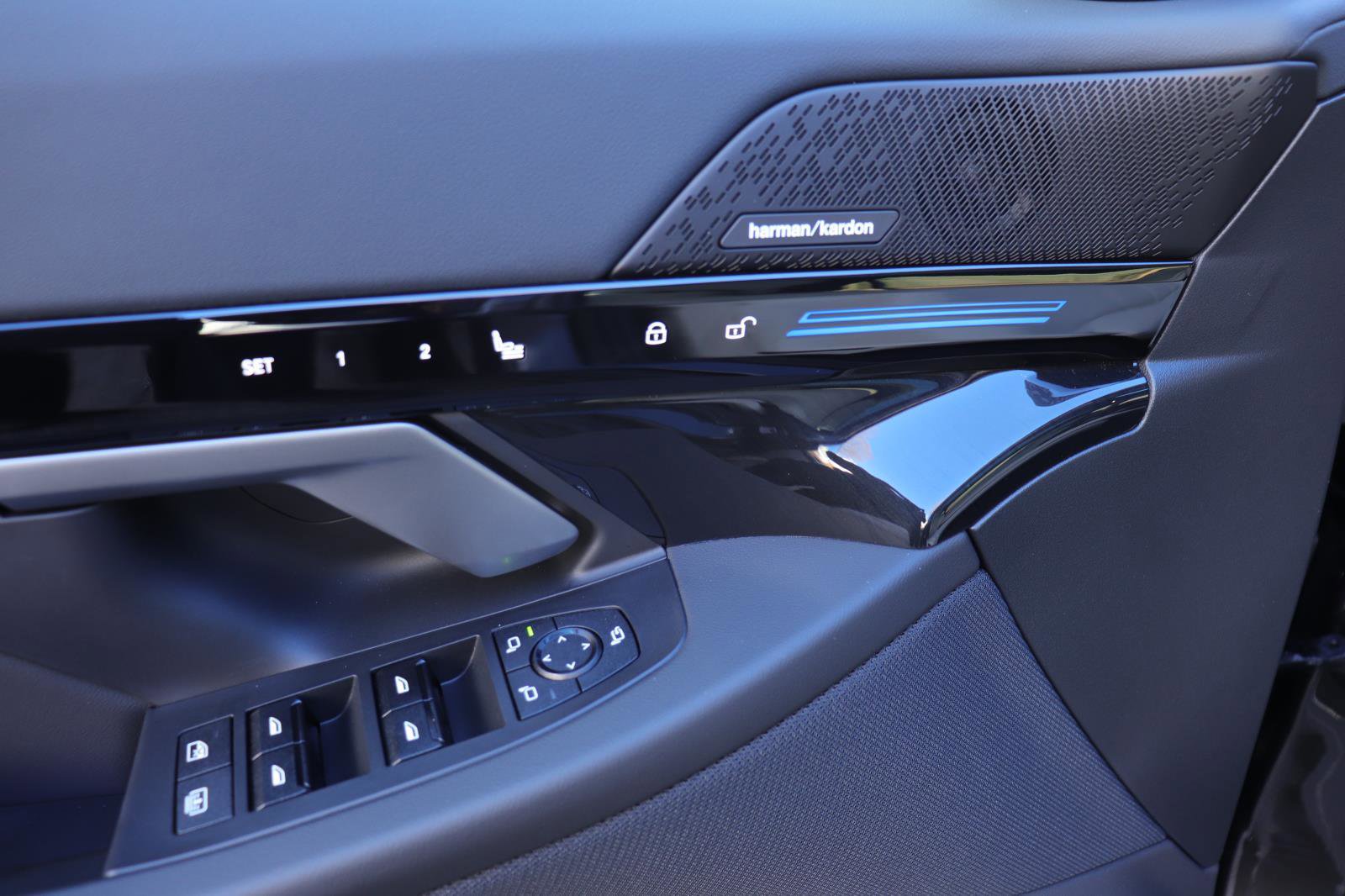 Used 2025 BMW 530i w/ Executive Package image 24