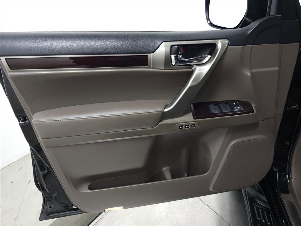 Used 2017 Lexus GX 460 image 11